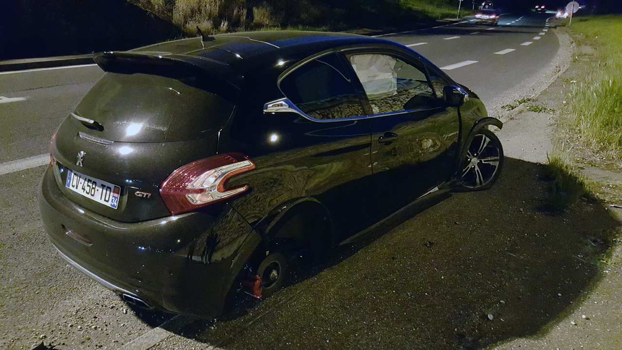 [PHOTOS]>Les Peugeot 208 GTi accidentées ! Page 12